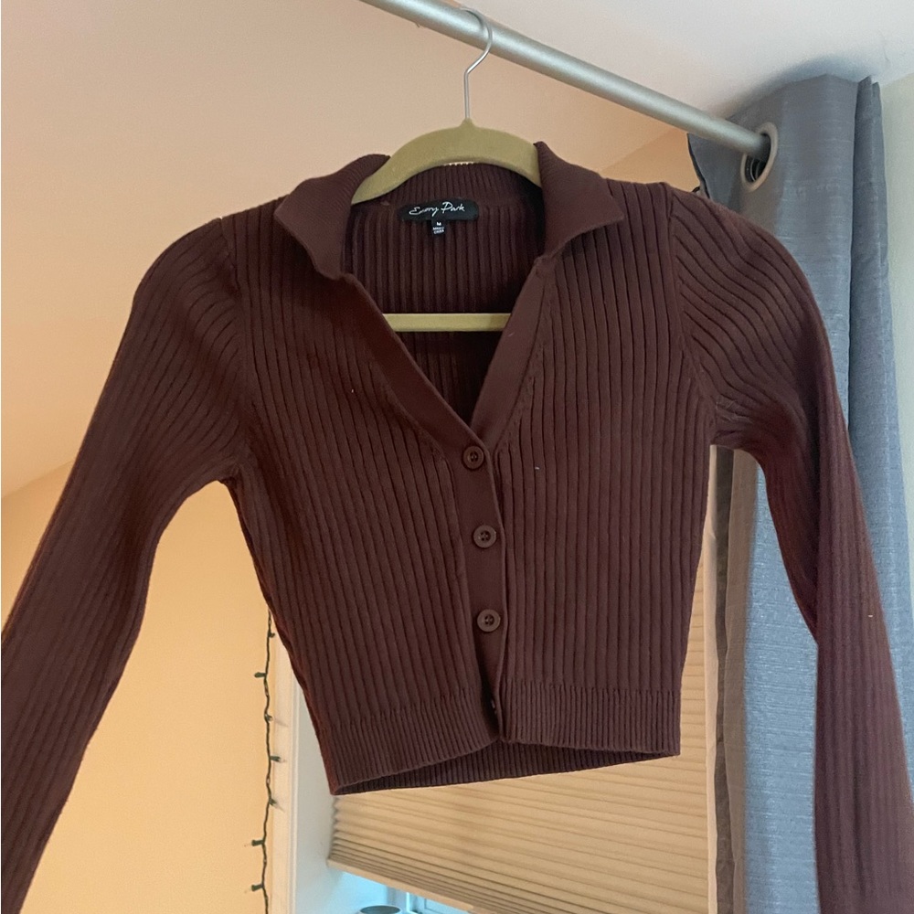 Cropped collared top